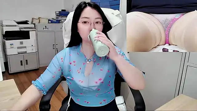 Baijie0616 - 打开办公室门塞入小穴站门口3分钟