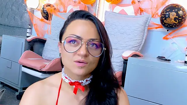 VixenFord - I masturbate my hard clitoris💦