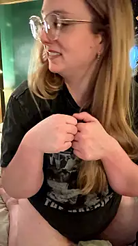 Thatcutegirlwtheglasses - nipple play
