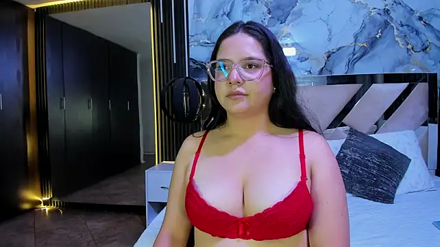 MiaLaurenzz