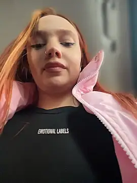 LisaCatt - play with nipples for 6 minutes