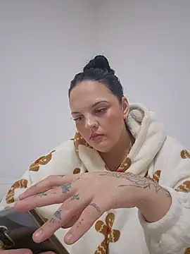 JUJUICY- - Spit on Boobs / slap+ 2 videos + 2 Fotos