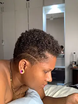Madelltheebony - Massage my boobs with oil