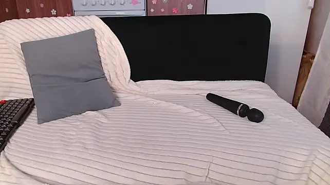 Sofiaa_here - Fuck my pussy with a dildo