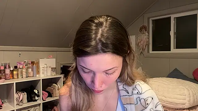Kaialuvv - Strip to lingerie