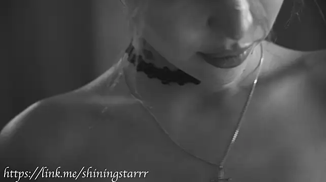 Alittlestarrr - tease handbra
