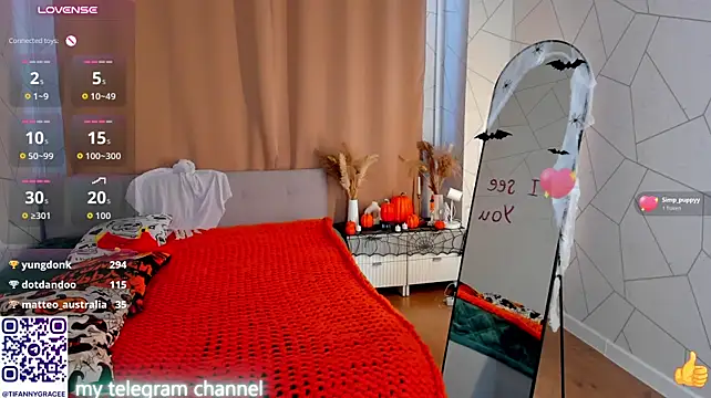 Tiffany-Grace - show tits