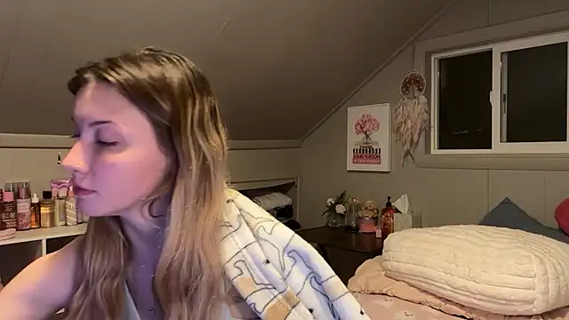 Kaialuvv - Strip to lingerie