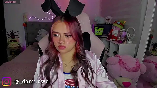 CuteDani_ - 🌸 Oil in my body naked uwu