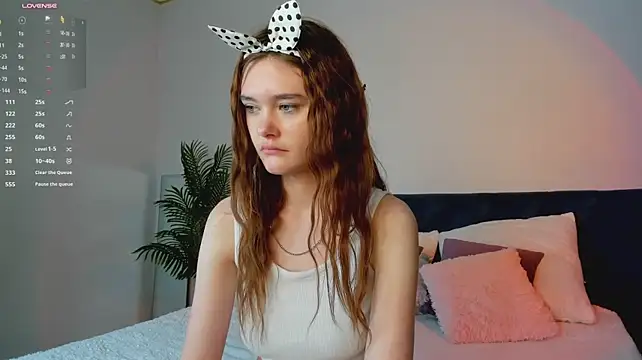 Elle_Skinny - Shake those tits