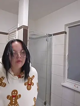 JUJUICY- - Spit on Boobs / slap+ 2 videos + 2 Fotos
