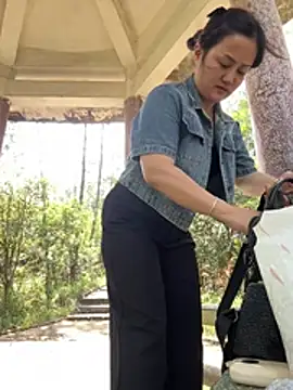 Amy1688 - 户外脱内裤特写小穴