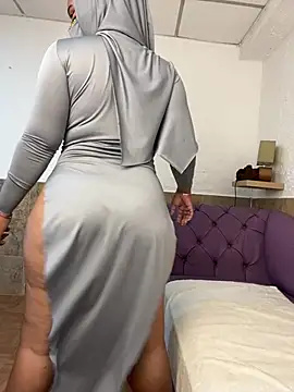 Aylin_arabic - Slowly suck on the toy