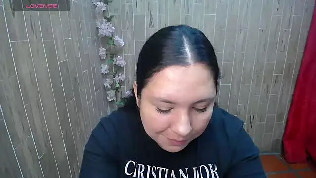 Solyeria - show tits