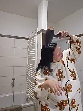 JUJUICY- - Spit on Boobs / slap+ 2 videos + 2 Fotos