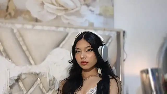 Jadelaurent - Make me moan until the neighbors hear.