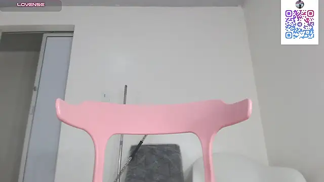 Kitty_Mifl - follar botella de wuisky en coño + gape