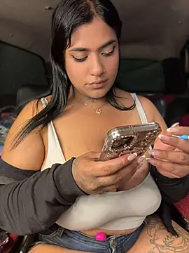 Nahomy-firee - Oil or cream on my boobs💧🍒