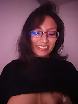 LucyCherry69 - Demos cariño a esas nalgas 🍑😘