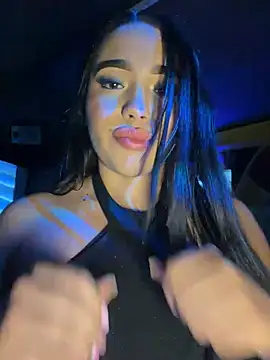 SofiaWildee - Flash boobs