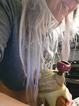 ScarletsWeb - usetipmenuSQUIRT highest tipper = :gift: