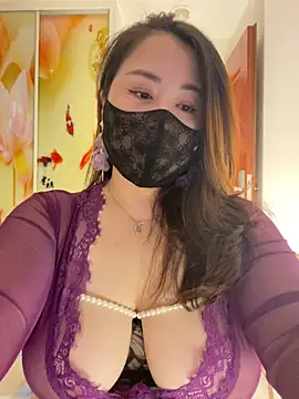 Angie_88 - Live streaming outdoors, looking for thr