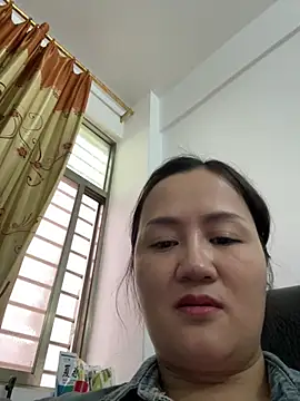 Amy1688 - 户外脱内裤特写小穴