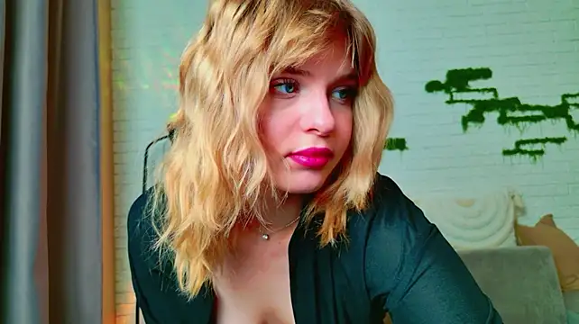 _Alison__ - Doggy pose tease