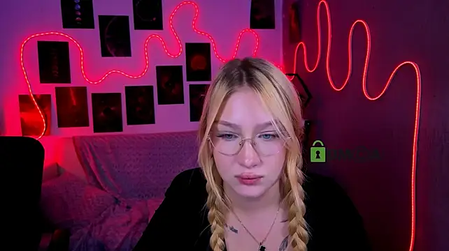 Playful_sophie - show ass