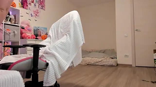 Faye_Muse - TWO FINGER PUSSY STRETCHING