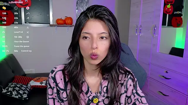 NanakoDollx - SHAKE THAT ASS