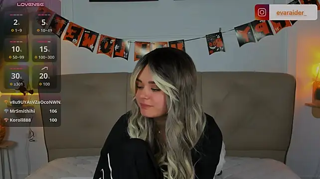 EvaRaider - cam show featuring a butt with an anal p