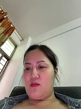 Amy1688 - 户外脱内裤特写小穴