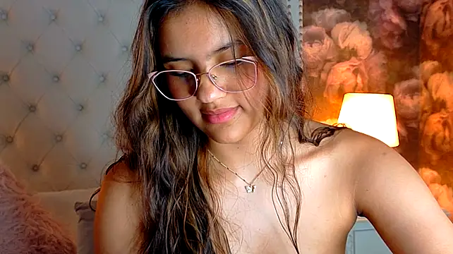 VictoriaNavarro - CAMELTOE AND CLOSEUP! 😏
