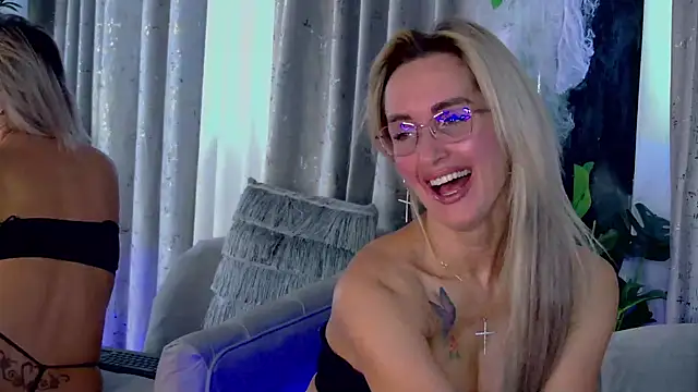 IsabelleEthan - Help my boobs be free👀😜