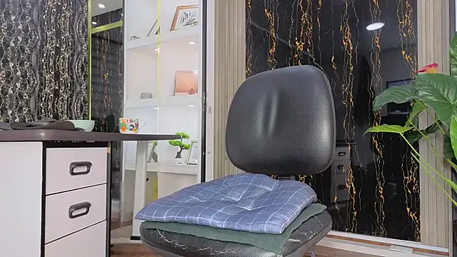 MissEscarleth - Fingering + control domi 1 min