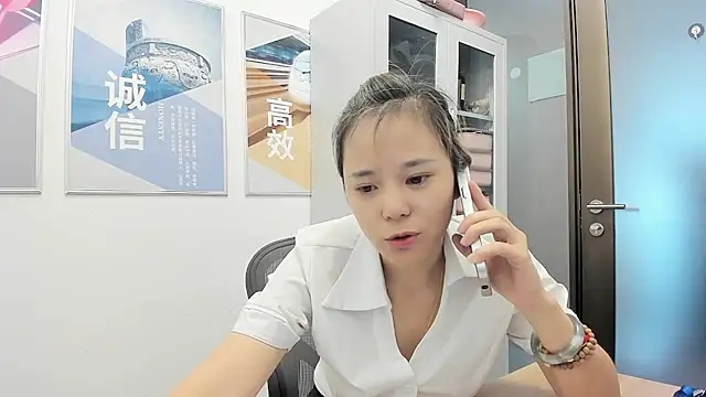 KKMM168 - 完成目标带乳夹给客户打电话