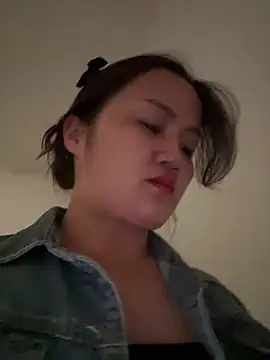 Amy1688 - 户外脱内裤特写小穴