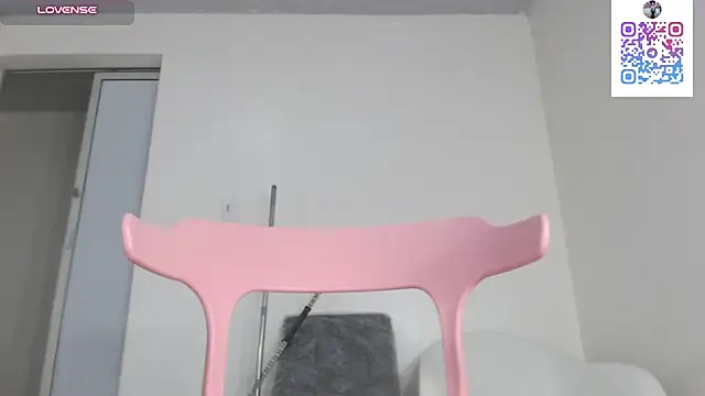 Kitty_Mifl - follar botella de wuisky en coño + gape