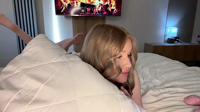 Moonavelle - massage my peachy ass