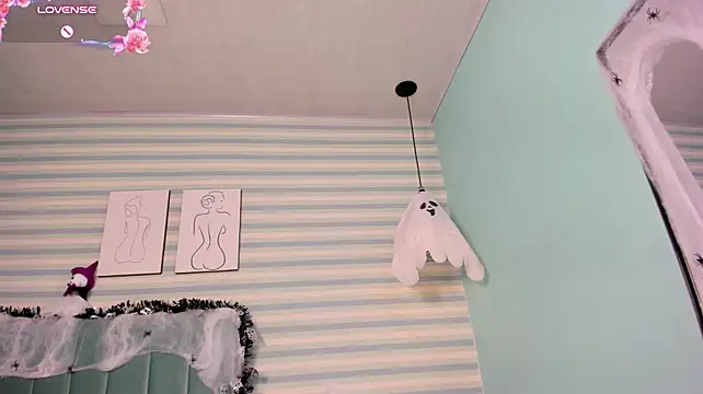 Goddess_kianna - Spit and play with my nipples