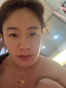 Saozi666 - 完成可选：口交黑鸡吧、口叼内裤、小粉插入M腿、开双插票、挤奶水、全裸呼啦圈