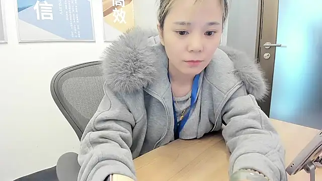KKMM168 - 完成目标带乳夹给客户打电话