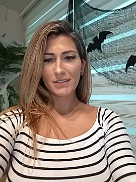 HeleneMonroe - Get Me Into Trouble 😈