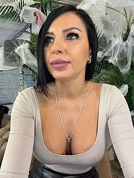 ReynaMorel - 🎃Too hot to behave🎃