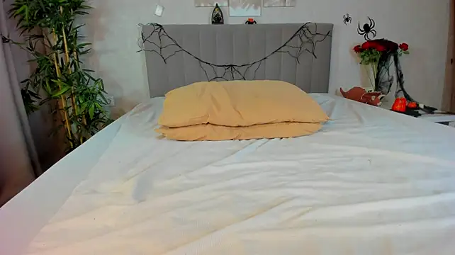 Camilla_Kelly - naked dog