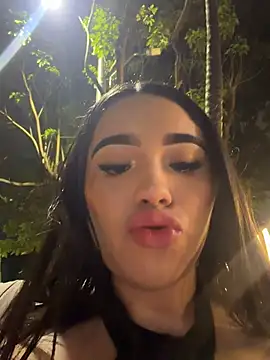 SofiaWildee - Flash boobs