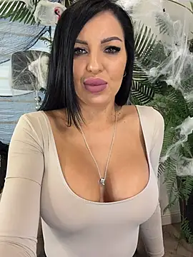 ReynaMorel - 🎃Too hot to behave🎃