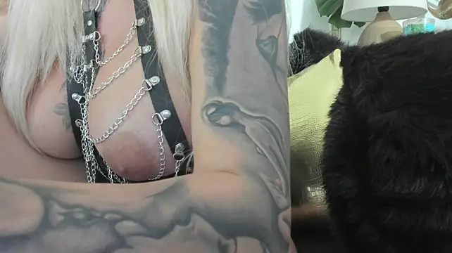 AlenaRios - QUEEN CUM SHOW
