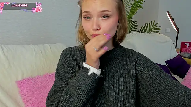 Flooora_0 - flash tits